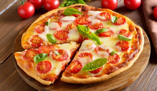 Pizza Margherita. Cea mai simplă rețetă de pizza italiană