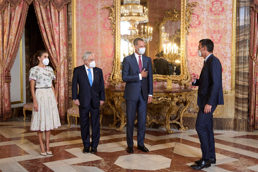 Regina Letizia, alături de Regele Felipe și Președintele Chile, în cadrul unei vizite oficiale, la Palatul Regal al Spaniei