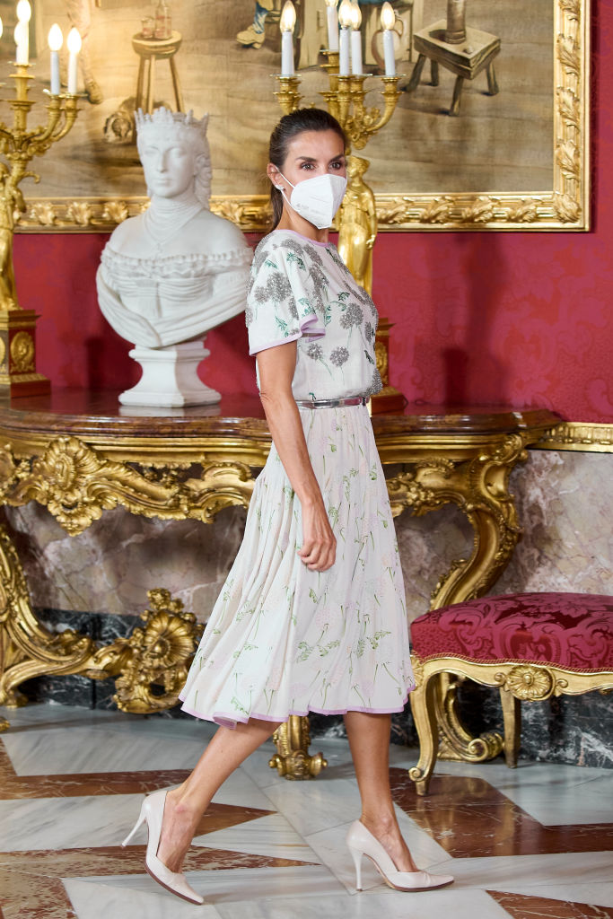 Regina Letizia, la Palatul Regal al Spaniei, într-o rochie cu imprimeu floral