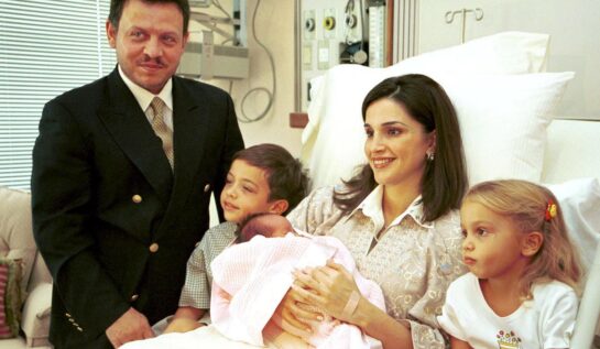 În anul 2000, Regina Rania a născut-o pe Prințesa Salma. Regele, Prințul Hussein, Prințesa Iman au venit să le viziteze în spital