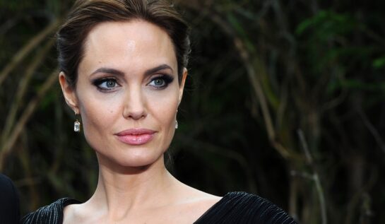 Angelina Jolie a luat cina cu Jonny Lee Miller. Cum a fost surprinsă actrița în compania fostului soț