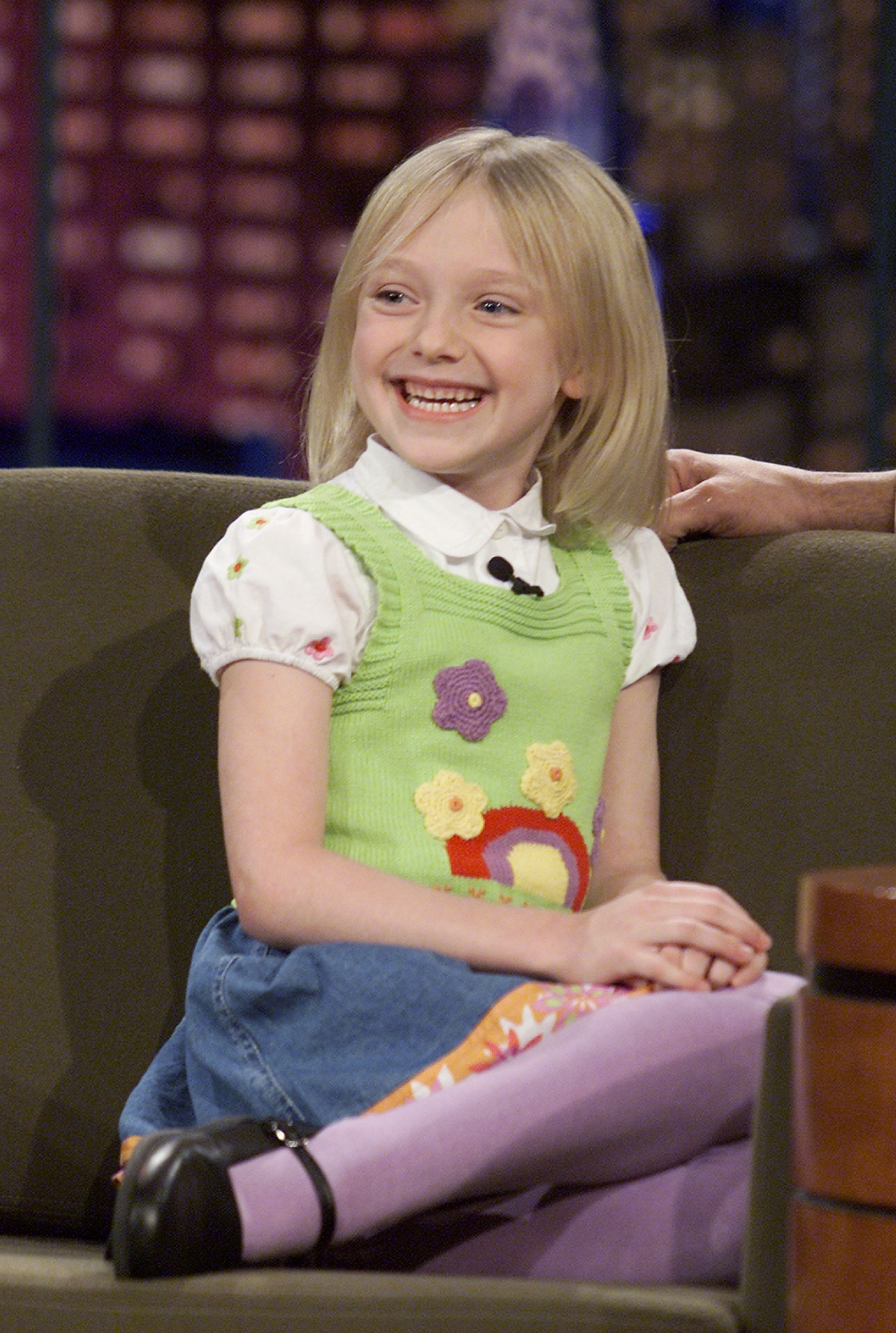 Dakota Fanning în copilărie în timp ce participă la un show de televiziune