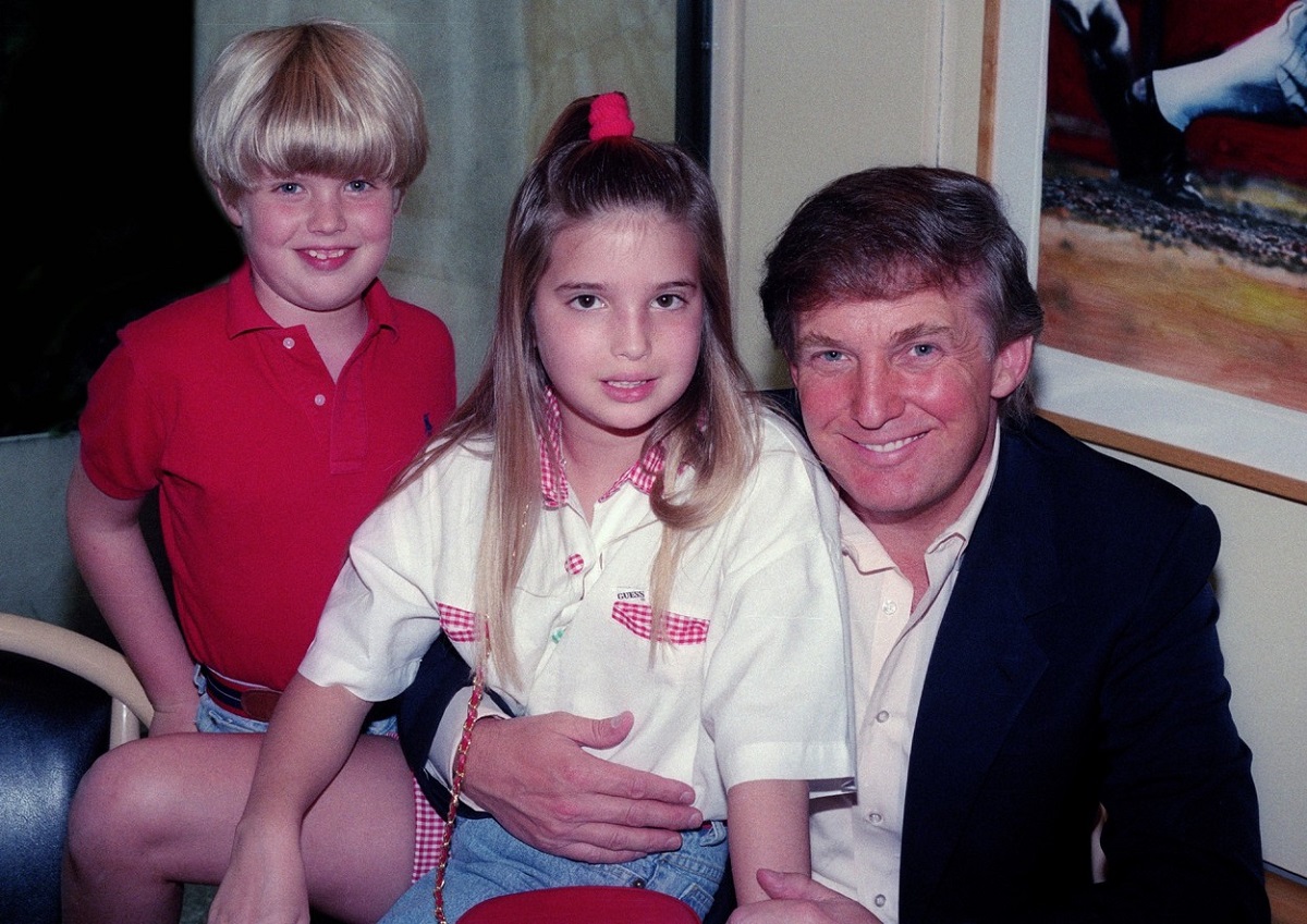 Eric Trump, Ivanka Trump și Donald Trump într-o fotografie de familie