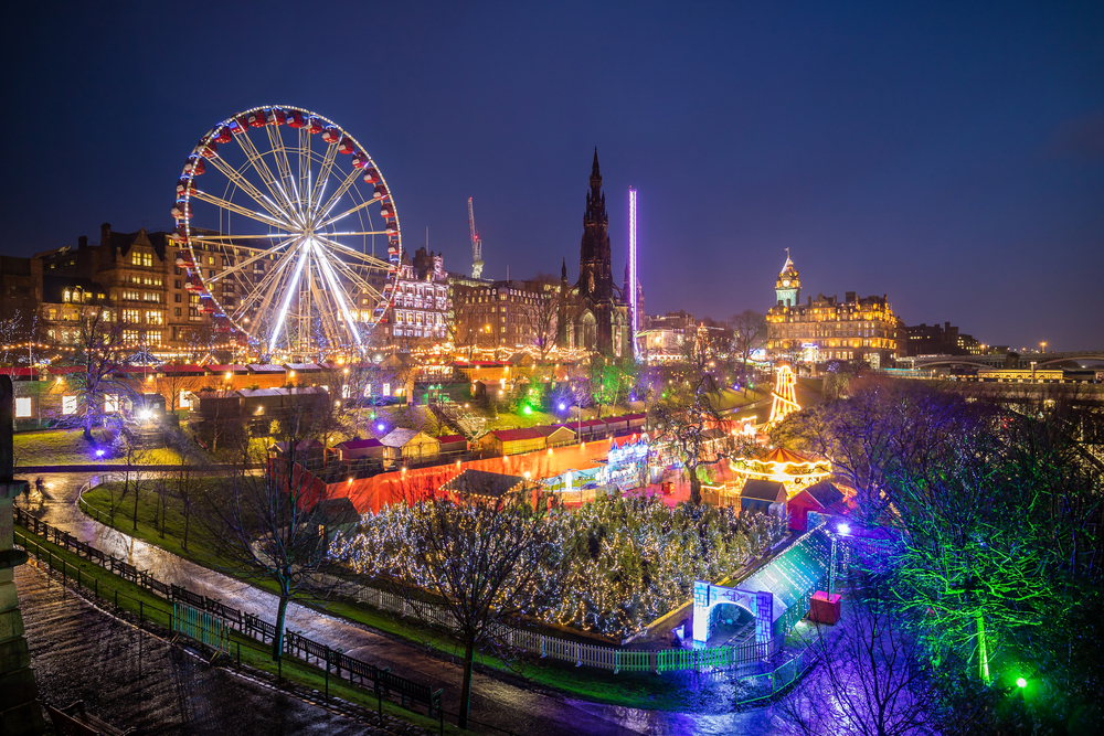 Edinburgh, un oraș european luminat, cu un decor de poveste în sezonul rece
