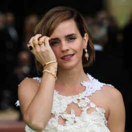 Emma Watson, în fața presei, la evenimentul Earthshot Prize de la Londra