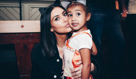 Kim Kardashian, alături de fiica sa, North west, la concertul Arianei Grande, în 2017