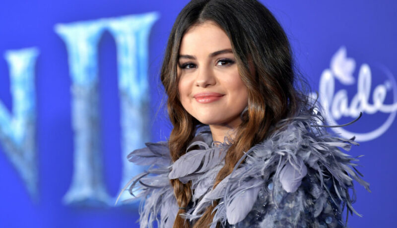 Selena Gomez, fotografie portret, la premiera Frozen 2, în 2019