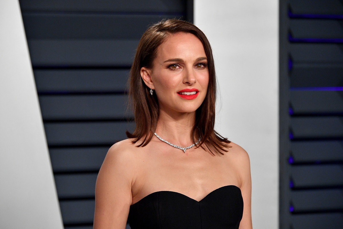 Natalie Portman într-o rochie neagră la gala premiilor Oscar din 2019