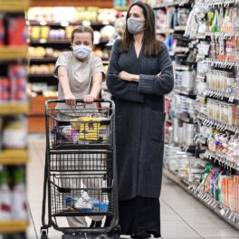 Angelina Jolie și fiica, Vivienne Jolie-Pitt au mers împreună la un magazin alimentar