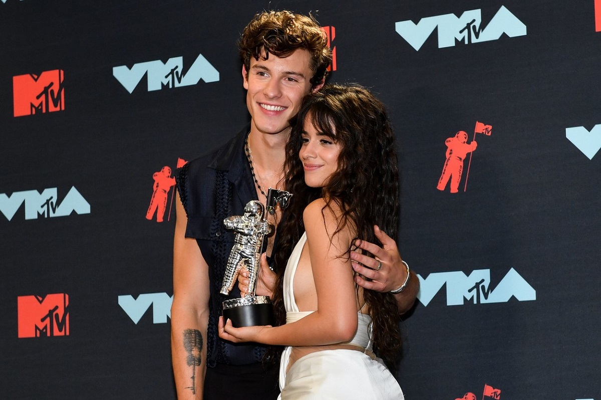 Camila Cabello și Shawn Mendes pe covorul roșu la premiile VMA