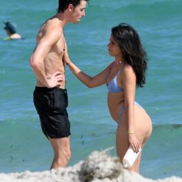 Camila Cabello și Shown Mendes împreună pe plaja din Miami