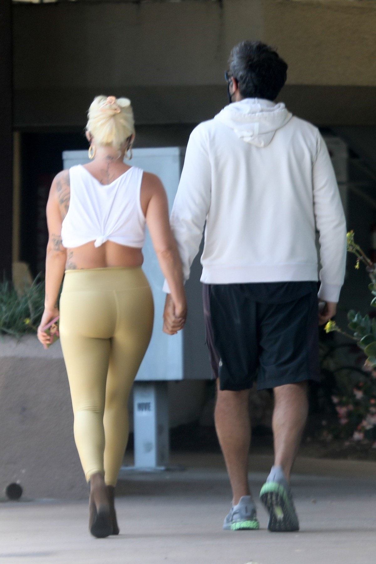 Lady Gaga cu spatele de mână cu iubitul său Michael Polansky