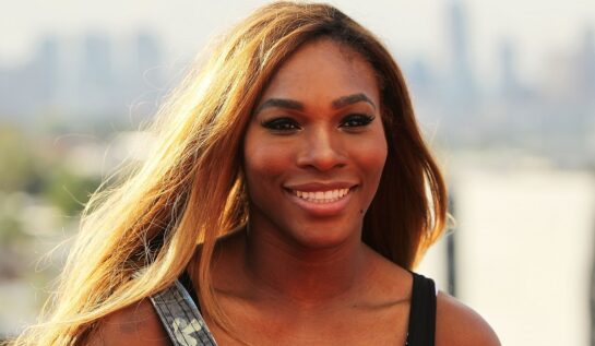 Serena Williams cu părul lung desfăcut