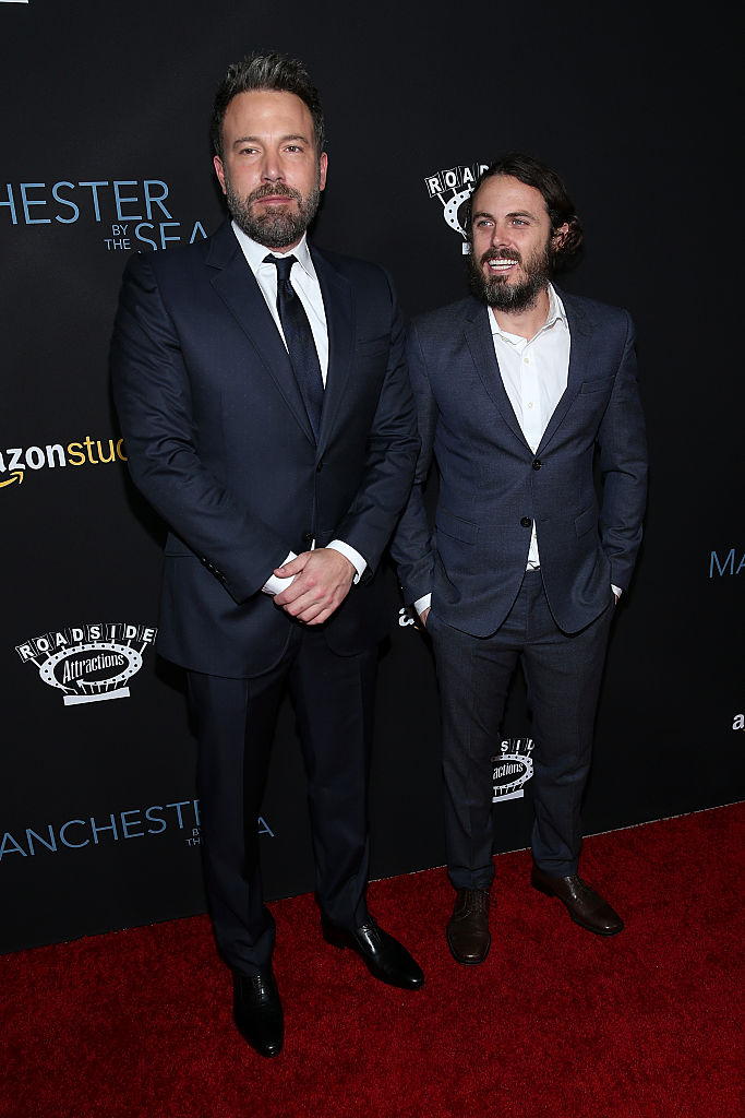 Ben și Casey Affleck, pe covorul roșu, la premiera filmului Manchester by the Sea