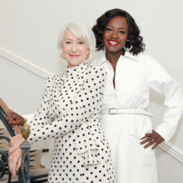Helen Mirren, alături de Viola Davis, îmbrăcate în alb, la un eveniment de lansare al unei linii de cosmetice