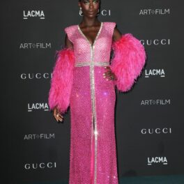 Jodie Turner-Smith a purtat o rochie roz, sclipitoare, pe covorul roșu de la Gala LACMA 2021