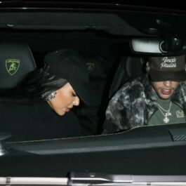 Kim Kardashian și Pete Dvaidson, fotografiați în mașină, în timp ce chicotesc