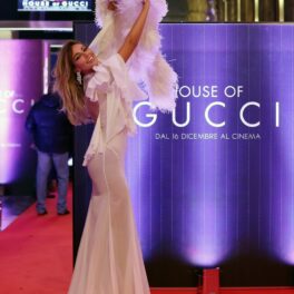 Mădălina Ghenea, pe covorul roșu la turneul de promovare House of Gucci din Milano