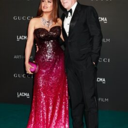 Salma Hayek a venit însoțită de soțul ei la Gala LACMA 2021 și a optat pentru o rochie lungă