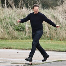 Tom Cruise, fotografiat în timp ce ia lecții de zbor pentru Mission Impossible 8