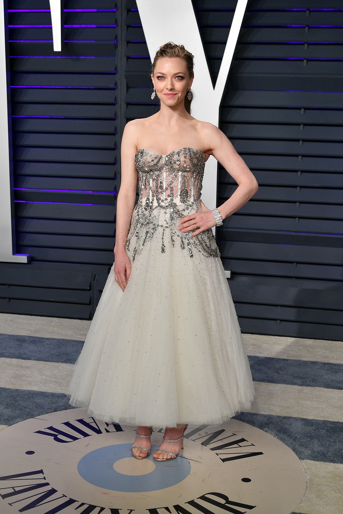 Amanda Seyfried într-o rochie argintie pe covorul roșu la Gala Premiilor Oscar din 2019