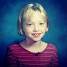 Amanda Seyfried într-o fotografie de album din timpul școlii