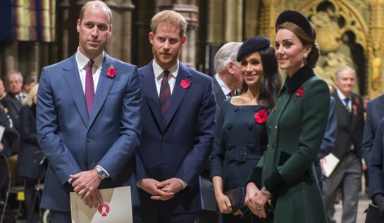 Prințul William alături de Prințul Harry, Meghan Markle și Kate Middleton într-o catedrală