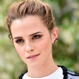Emma Watson cu părul prins la premiera ultimului film din seria Harry Potter