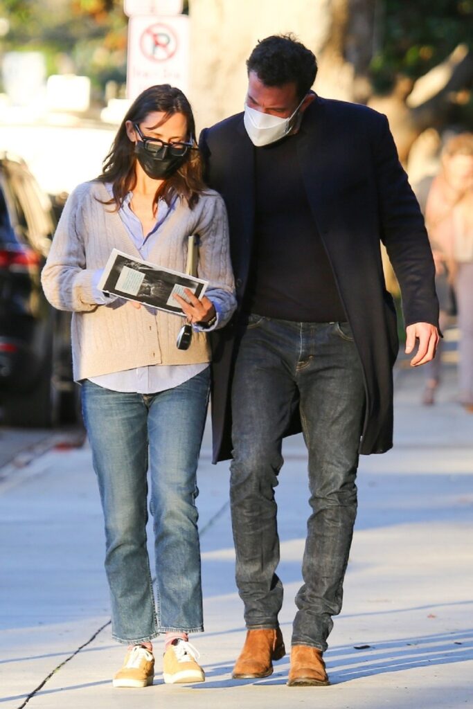 Jennifer Lopez și Ben Affleck au fost surprinși împreună pe stradă în Santa Monica