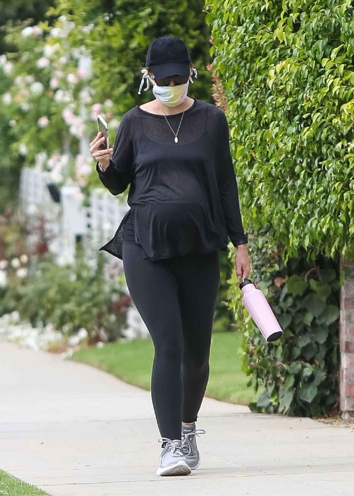 Katherine Schwarzenegger într-o ținută neagră însărcinată cu primul copil, Lyla Maria