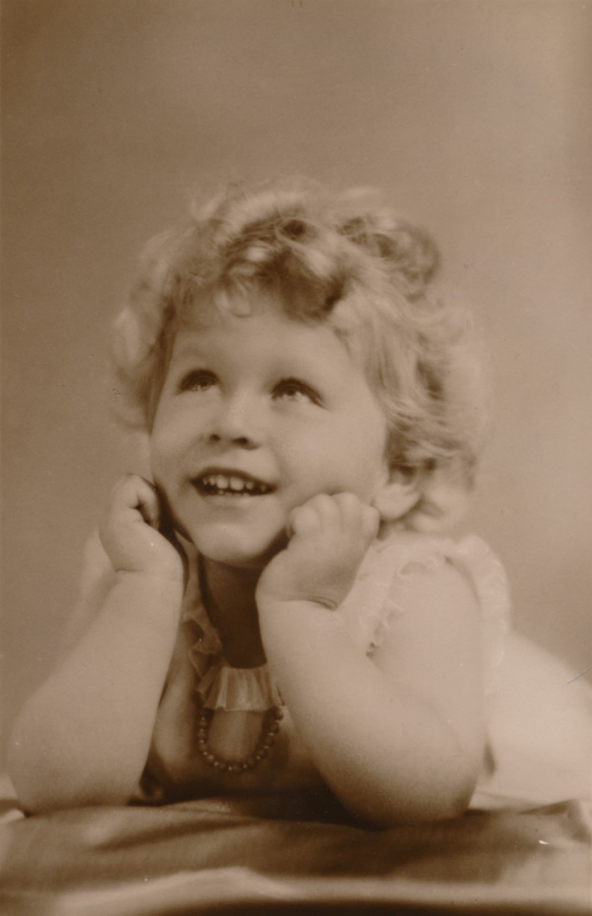 Regina Elisabeta în copilărie în 1929 la vârsta de trei ani