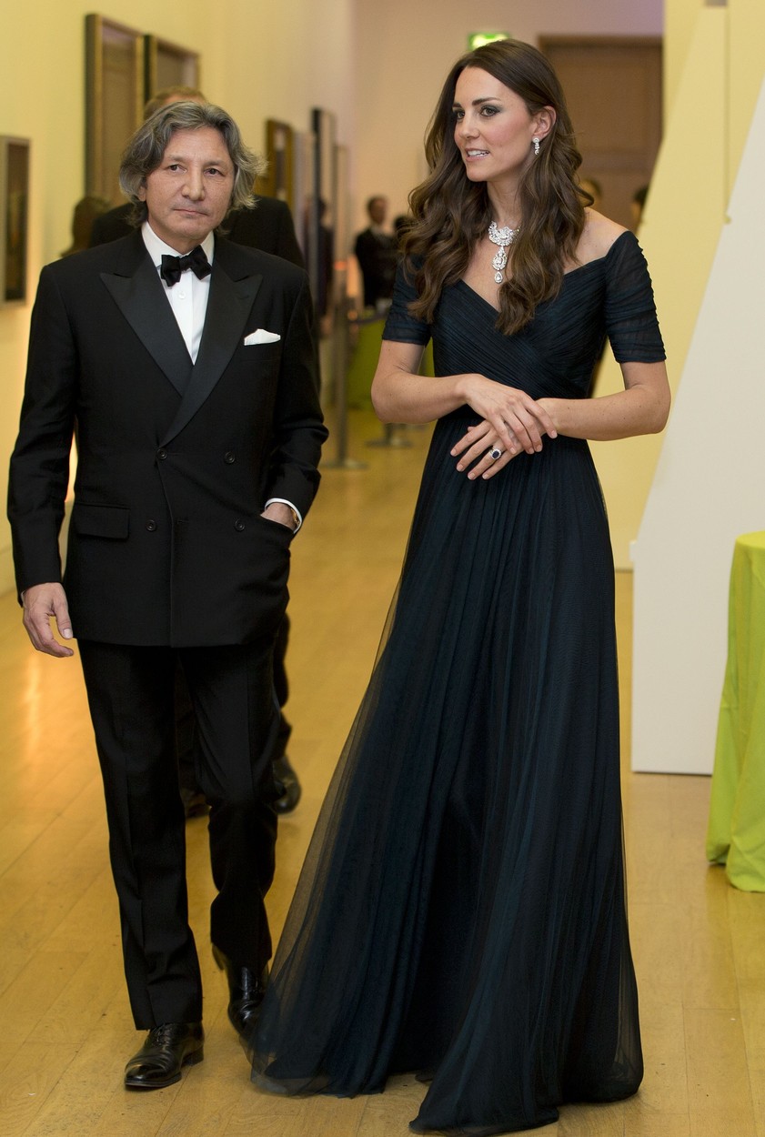 Kate Middleton, într-o rochie lungă verde, cu un colier cu diamante la gât