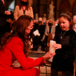 Kate Middleton, într-o ținută roșie, la concertul de Crăciun de la Westminster Abbey