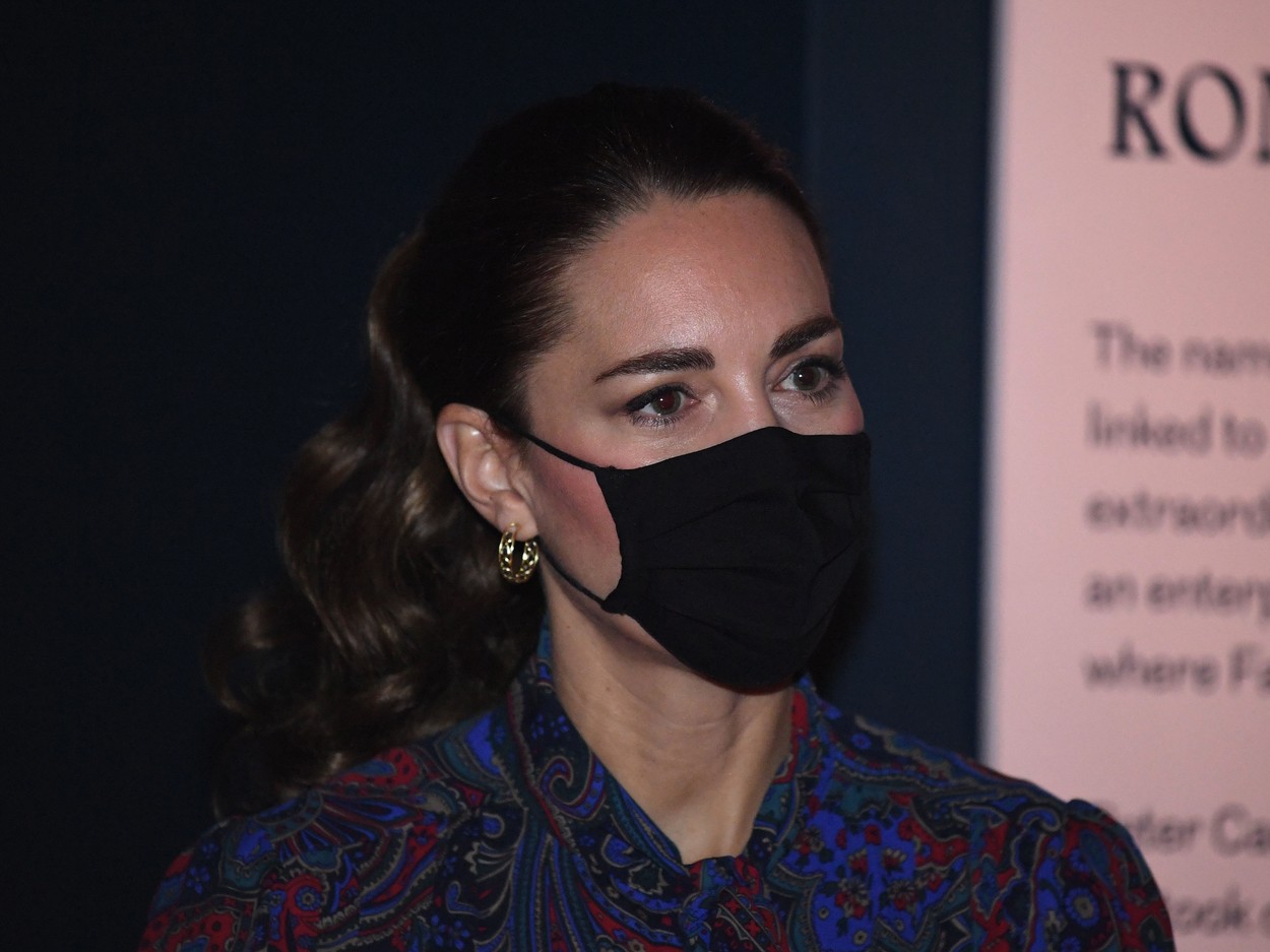 Kate Middleton, la muzeul V&A, în timpul unui expoziții de artă