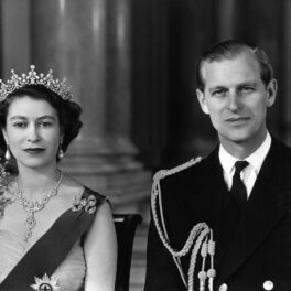 Regina Elisabeta și soțul ei, Ducele de Edinburg, într-o poză alb-negru