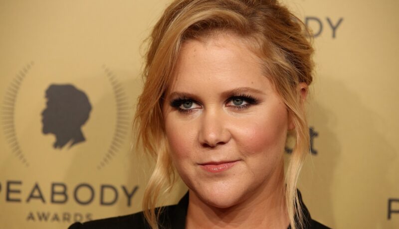 Amy Schumer s-a pozat în costum de baie. Cum arată actrița după operația de liposucţie
