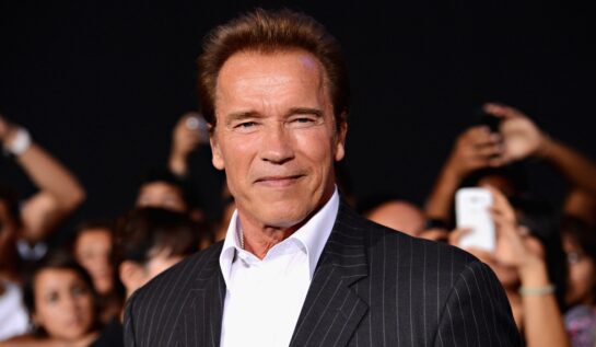 Arnold Schwarzenegger, la costum negru, în cadrul unui eveniment public din anul 2019