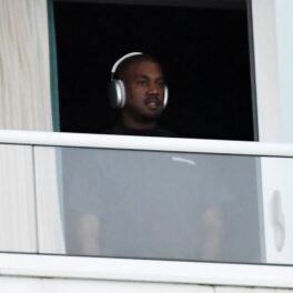 Kanye West la balconul unui iaht de lux după ce a petrecut alături de Julia Fox