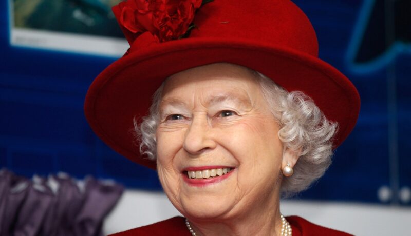 Regina Elisabeta are un nou animal de companie. Ce nume a primit patrupedul
