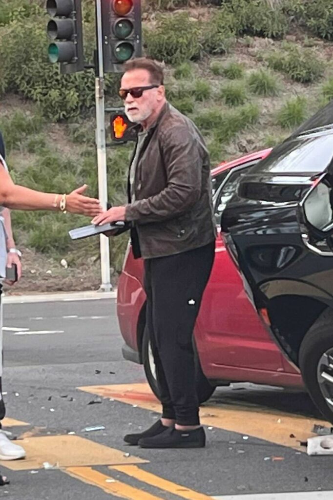 Arnold Schwarzenegger, la locul accidentului de mașină, în Los Angeles