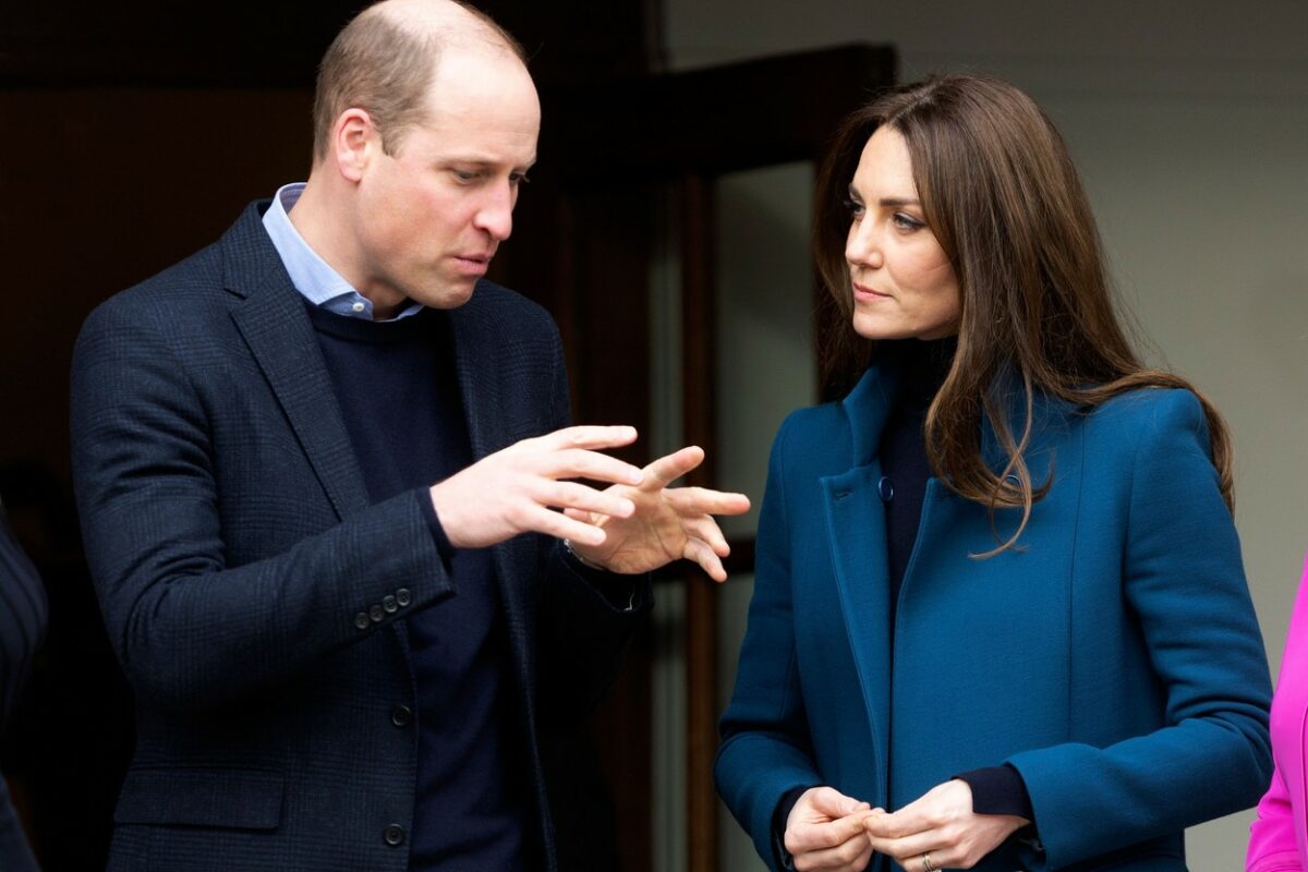 Kate Middleton, fotografiată în timp ce Prințul William îi explică ceva