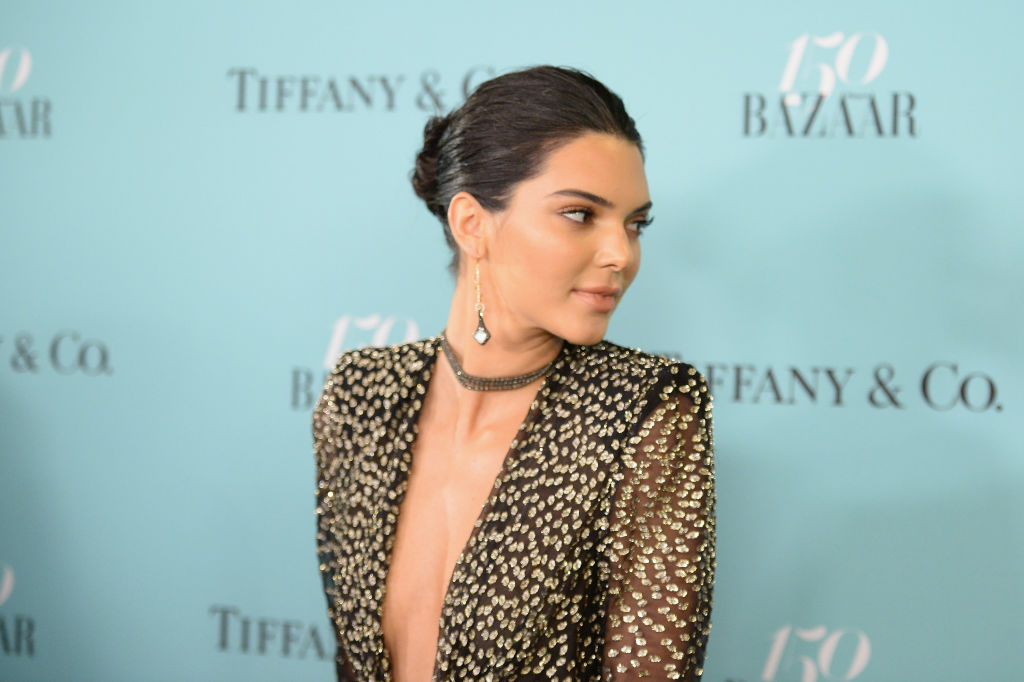 Kendall Jenner, la un eveniment Harper's Bazaar, într-o rochie transparentă