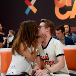 Macaulay Culkin și Brenda Song, la un eveniment despre cancer, în timp ce se sărută