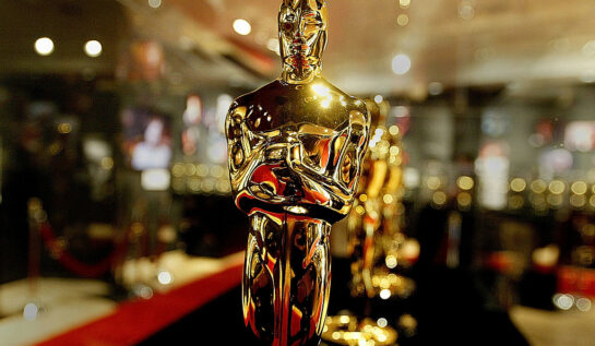 O statuetă de Oscar, prezentată la Hollywood