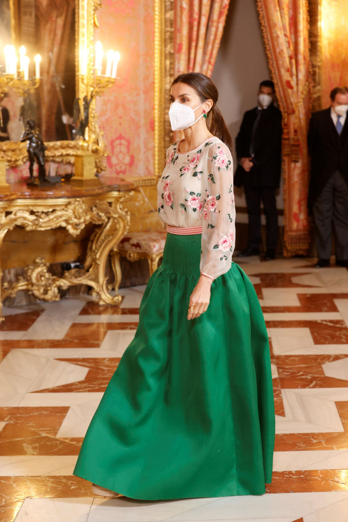 Regina Letizia, elegantă, într-o rochie cu imprimeu floral