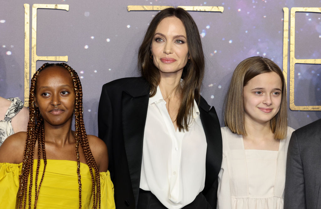 Vivienne Jolie-Pitt, alături de sora Zahara și Angelina Jolie, la premiera Eternals
