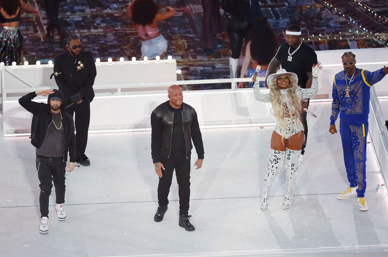 50 Cent, alături de alți artiști pe scena Super Bowl