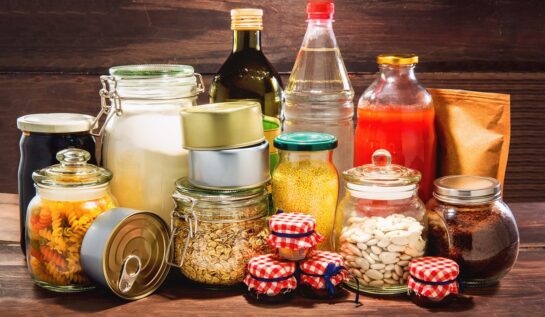 Alimente neperisabile pe care e recomandat să le ai în casă în caz de urgență. Ce poți adăuga pe lista de cumpărături
