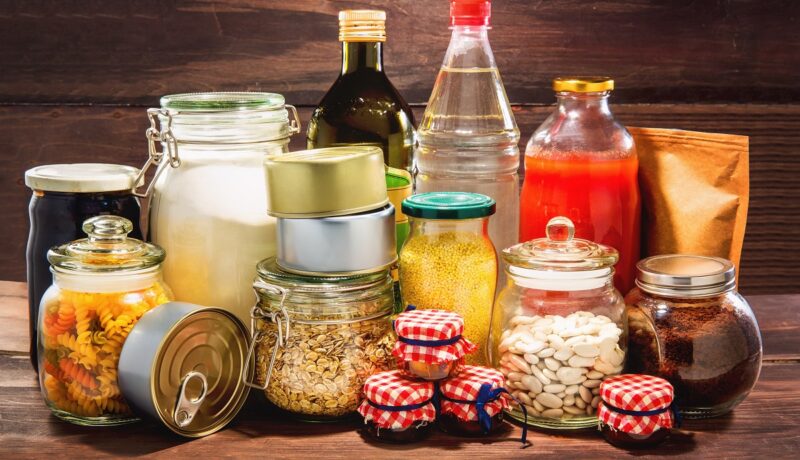 Alimente neperisabile pe care e recomandat să le ai în casă în caz de urgență. Ce poți adăuga pe lista de cumpărături