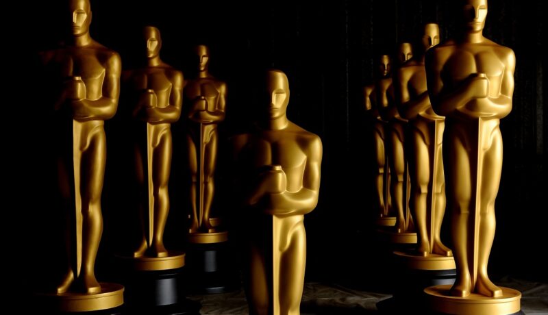 O fotografie cu statuetele de la Gala Premiilor Oscar 2022 care vor fi prezentate de Amy Schumer, Regina Hall și Wanda Sykes